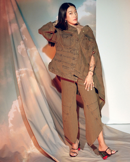 Peggy Gou feet photo thumbnail