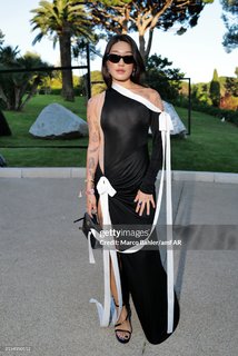 Peggy Gou feet photo thumbnail