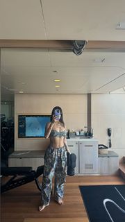 Peggy Gou feet photo thumbnail