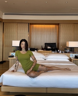 Peggy Gou feet photo thumbnail