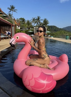 Peggy Gou feet photo thumbnail