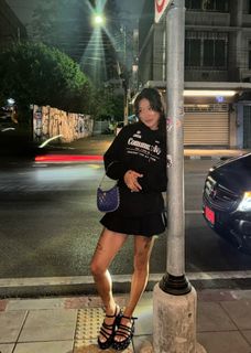 Peggy Gou feet photo thumbnail