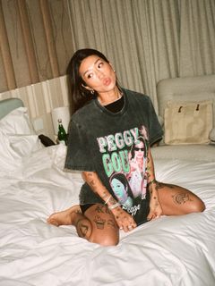 Peggy Gou feet photo thumbnail