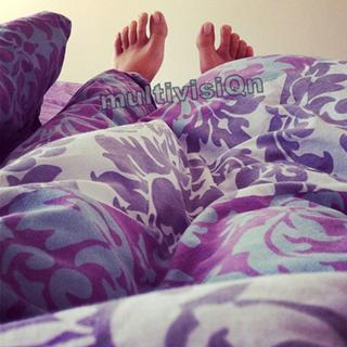 Pelin Akil feet photo thumbnail