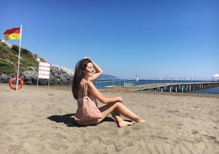 Pelin Akil feet photo thumbnail