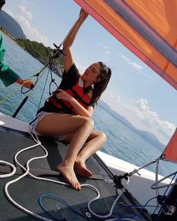 Pelin Akil feet photo thumbnail