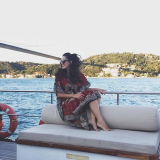 Pelin Akil feet photo thumbnail