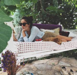 Pelin Akil feet photo thumbnail