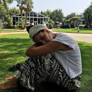 Pelin Akil feet photo thumbnail