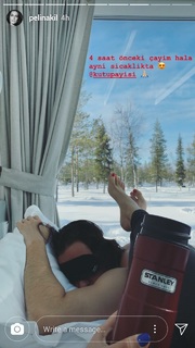 Pelin Akil feet photo thumbnail