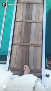 Pelin Akil feet photo thumbnail