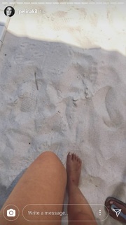 Pelin Akil feet photo thumbnail