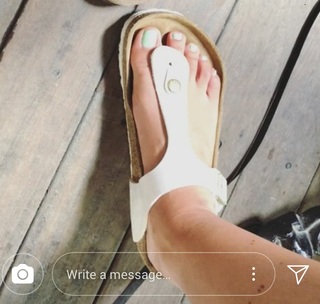 Pelin Akil feet photo thumbnail
