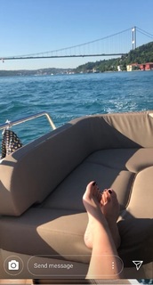 Pelin Akil feet photo thumbnail