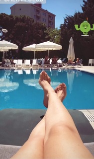 Pelin Akil feet photo thumbnail