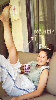 Pelin Akil feet photo thumbnail