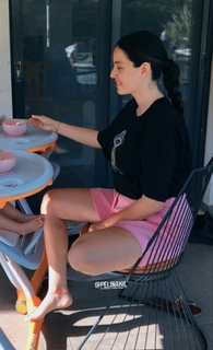 Pelin Akil feet photo thumbnail