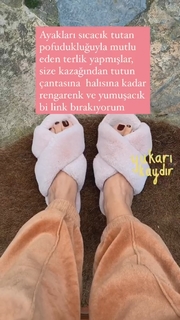 Pelin Akil feet photo thumbnail