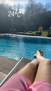 Pelin Akil feet photo thumbnail