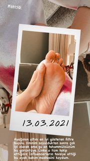 Pelin Akil feet photo thumbnail