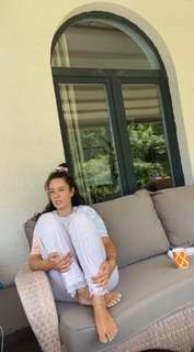 Pelin Akil feet photo thumbnail