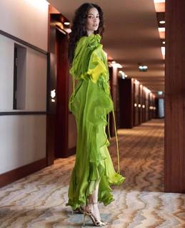 Pelin Akil feet photo thumbnail