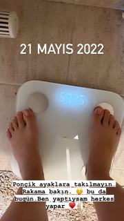 Pelin Akil feet photo thumbnail