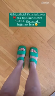Pelin Akil feet photo thumbnail