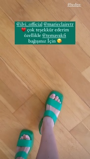 Pelin Akil feet photo thumbnail