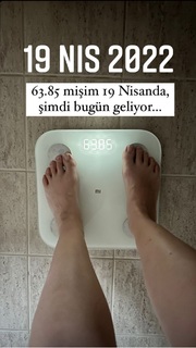 Pelin Akil feet photo thumbnail