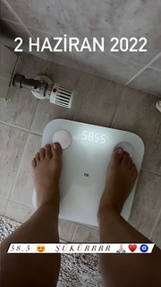 Pelin Akil feet photo thumbnail