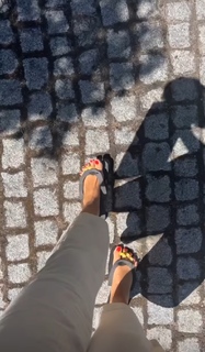 Pelin Akil feet photo thumbnail