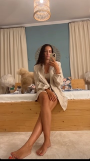 Pelin Akil feet photo thumbnail
