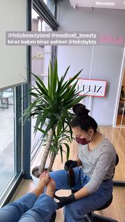 Pelin Akil feet photo thumbnail