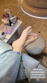 Pelin Akil feet photo thumbnail
