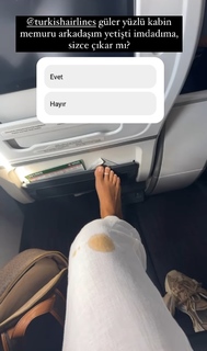 Pelin Akil feet photo thumbnail