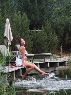 Pelin Akil feet photo thumbnail