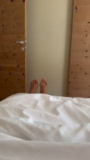 Pelin Akil feet photo thumbnail