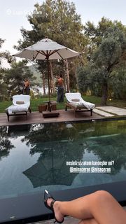 Pelin Akil feet photo thumbnail