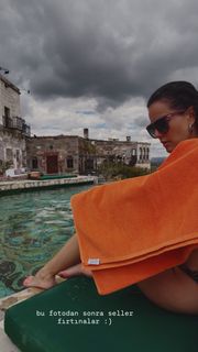 Pelin Akil feet photo 4