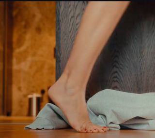Pelin Akil feet photo 3
