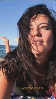 Pelin Akil feet photo 1