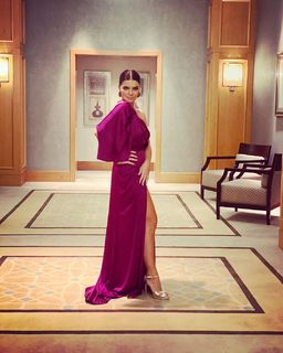 Pelin Karahan feet photo thumbnail