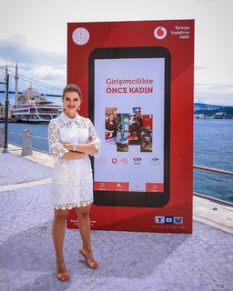 Pelin Karahan feet photo thumbnail