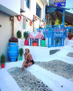 Pelin Karahan feet photo thumbnail