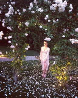 Pelin Karahan feet photo thumbnail