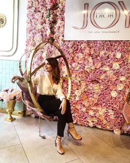 Pelin Karahan feet photo thumbnail
