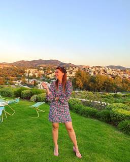Pelin Karahan feet photo thumbnail