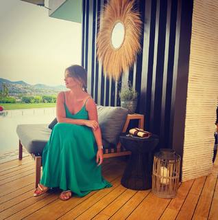 Pelin Karahan feet photo thumbnail