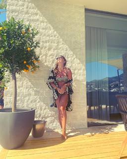 Pelin Karahan feet photo thumbnail